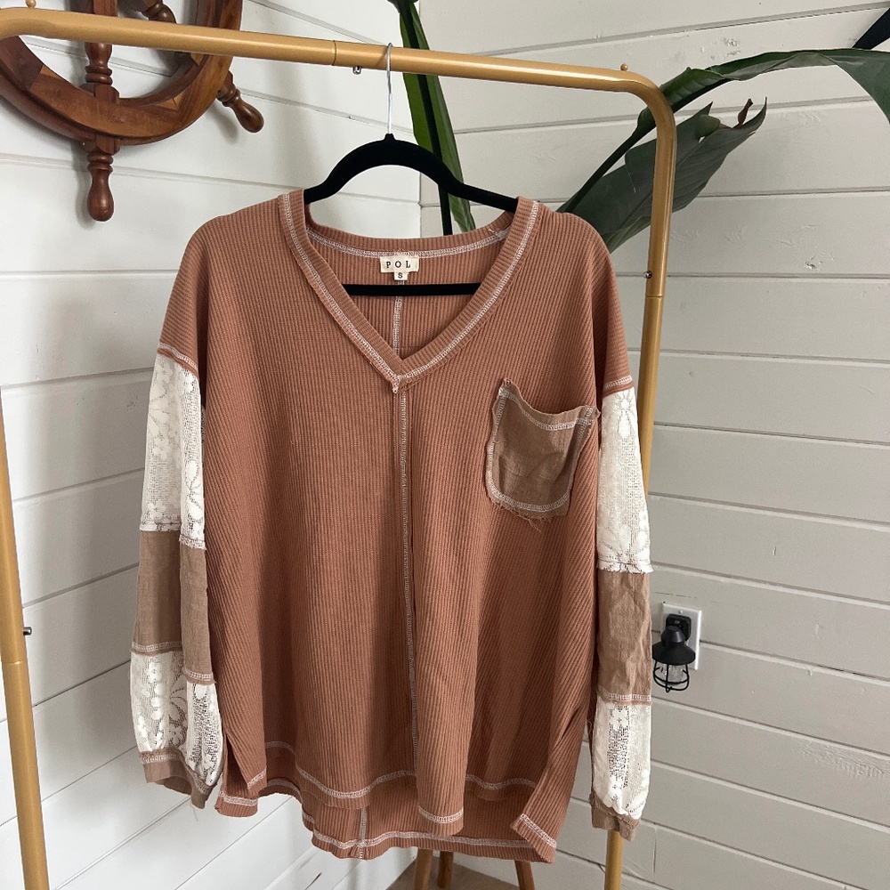 POL Women's Long Sleeve V-Neck Pullover in Rust and Cream